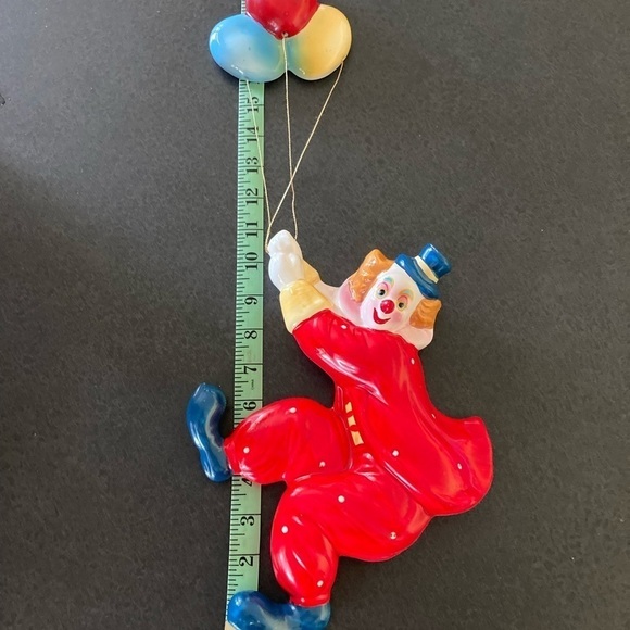CLOWN in a Red Suit Holding Balloons Wall Decor Child’s Room Vintage Ceramic - Picture 6 of 8